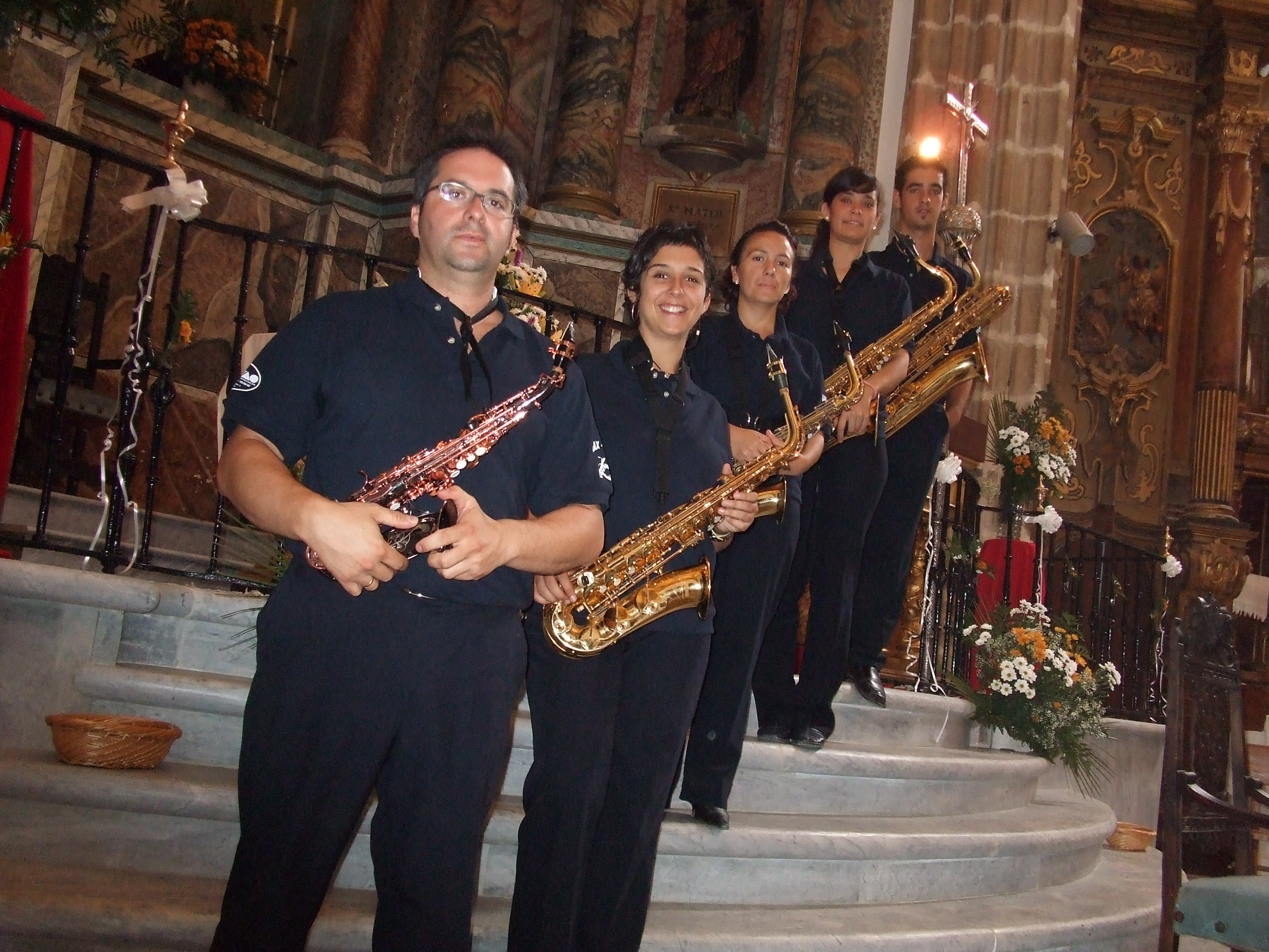 contratacion de artistas SAXARO