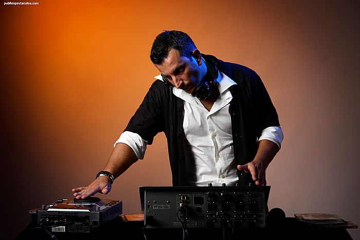 ver + información para la contratacion de mario blanco dj´s profesionales artistas de Alava